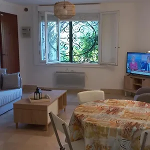  Appartement Et Sa Grande Terrasse En Rez De Jardin